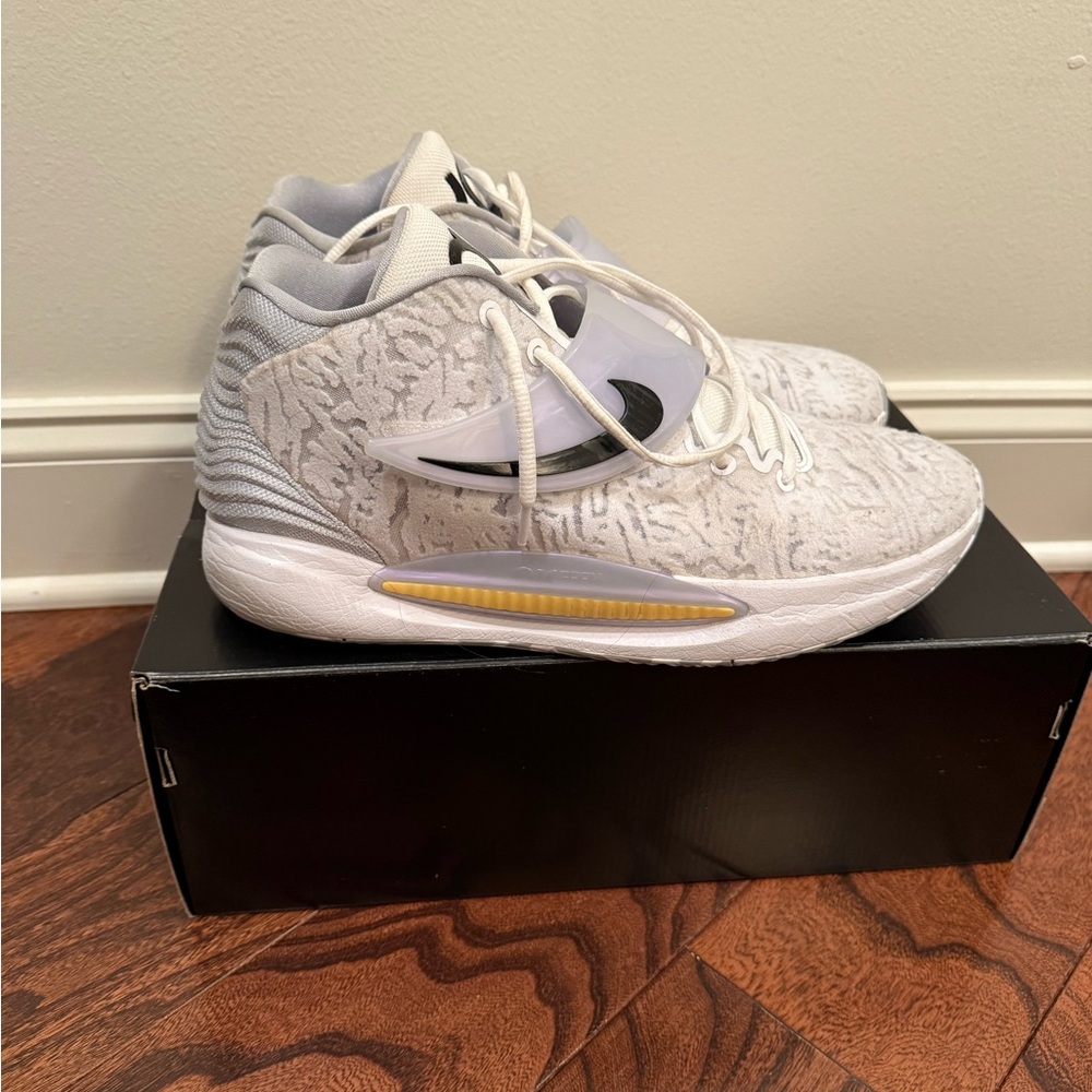KD 14 white